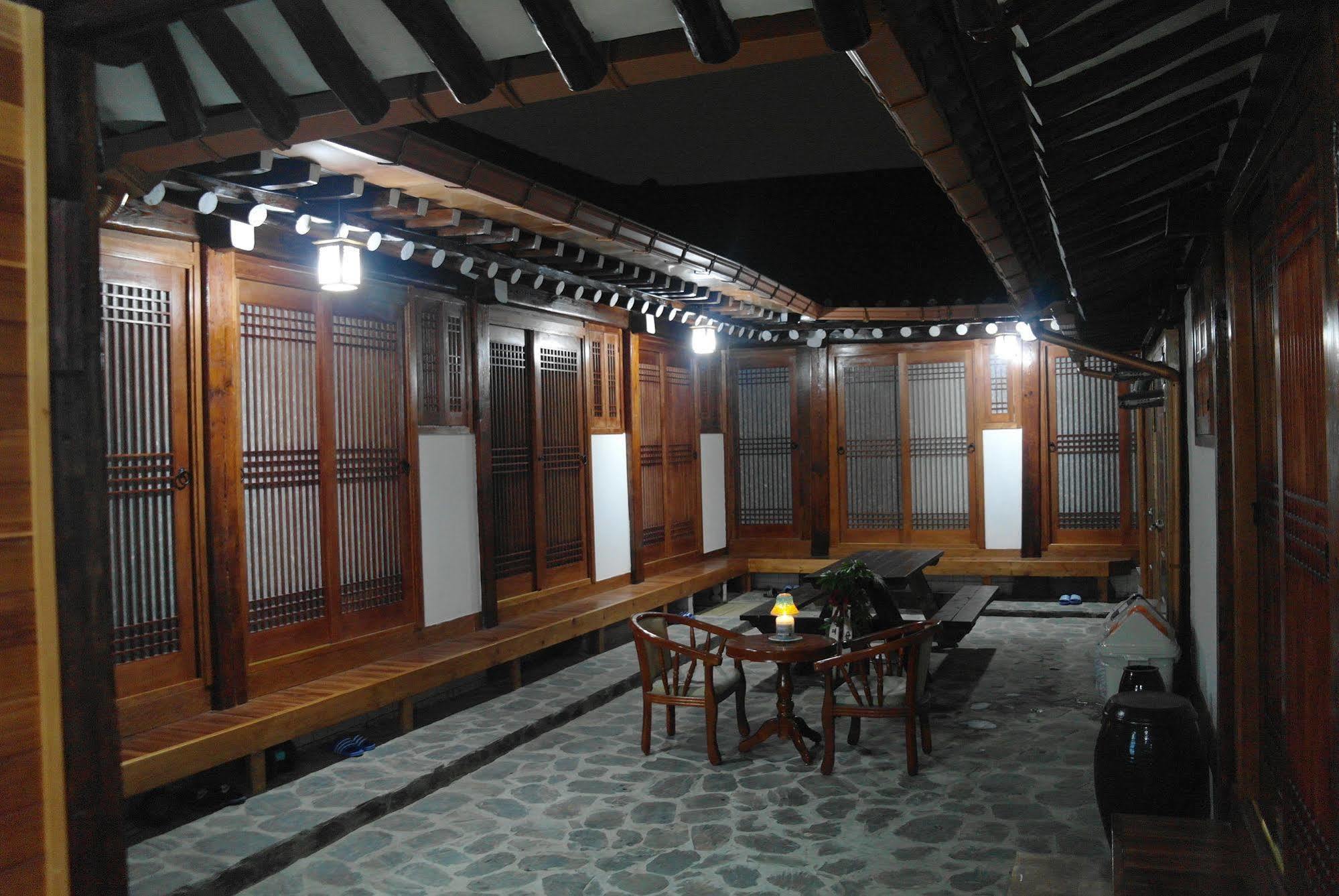 Bibimbap Hanok Guesthouse Insadong Seúl Exterior foto