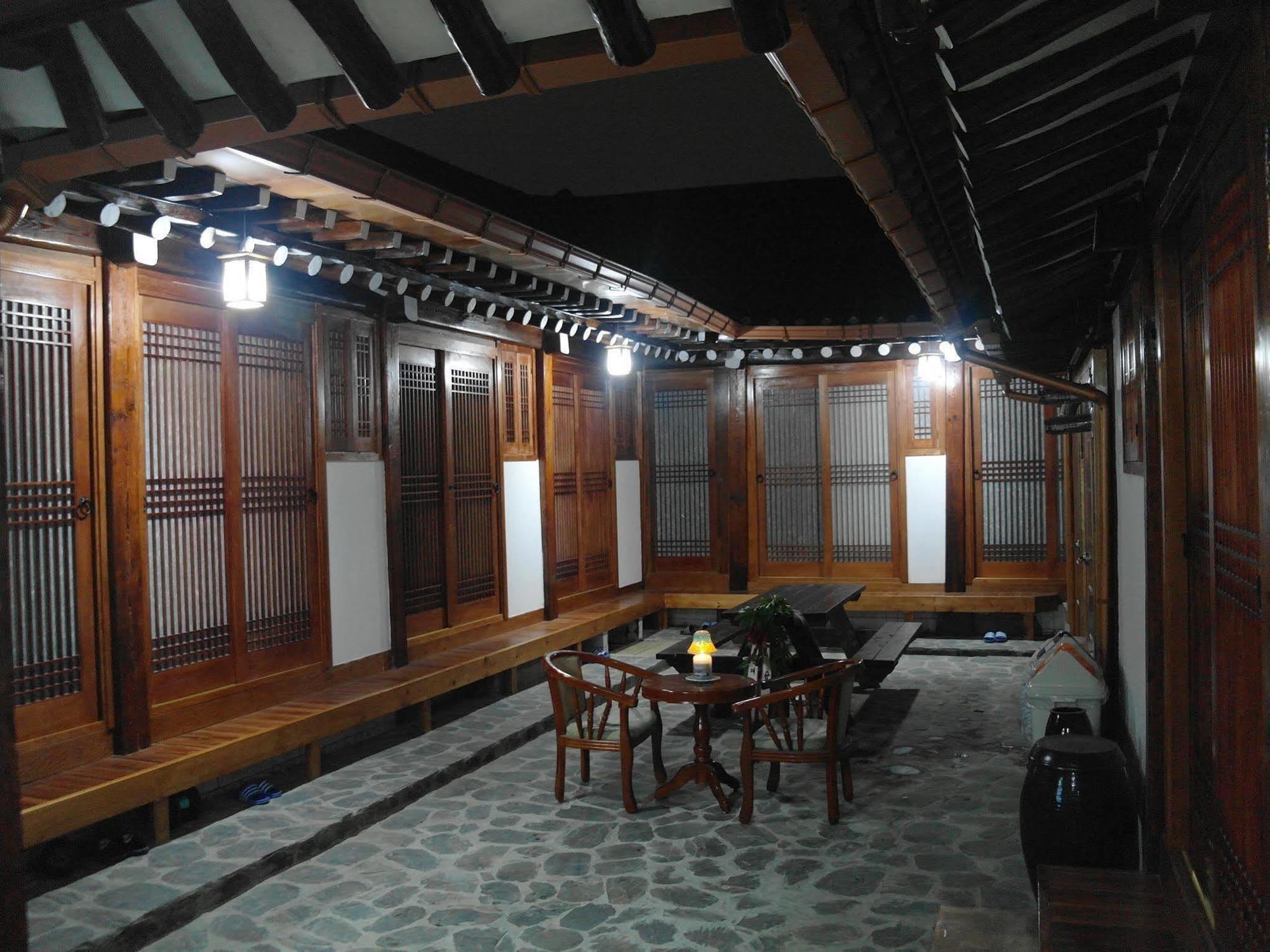 Bibimbap Hanok Guesthouse Insadong Seúl Exterior foto